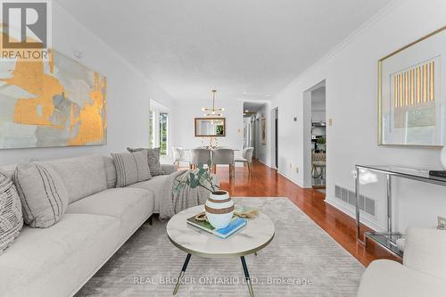 1 Baronial Court, Toronto, ON - Indoor Photo Showing Living Room