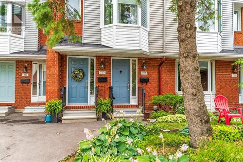 6 - 228 HARRIOT PRIVATE  Ottawa, ON K1T 3C8