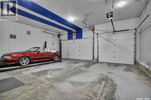 102 Kinsmen Crescent, Martensville, SK - Indoor Photo Showing Garage