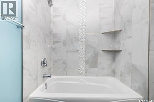 350 Guelph Crescent, Saskatoon, SK - Indoor Photo Showing Bathroom