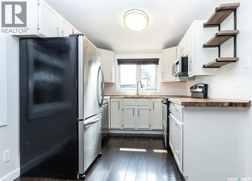 350 Guelph Crescent, Saskatoon, SK - Indoor Photo Showing Kitchen
