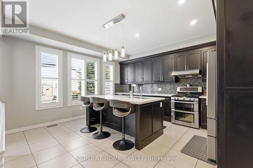 212 Chartwell Circle, Hamilton, ON - Indoor Photo Showing Kitchen With Upgraded Kitchen