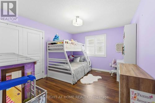 212 Chartwell Circle, Hamilton, ON - Indoor Photo Showing Bedroom