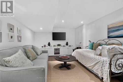 110 Upper Canada Drive, Toronto, ON - Indoor