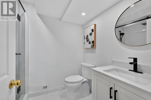 110 Upper Canada Drive, Toronto, ON - Indoor Photo Showing Bathroom