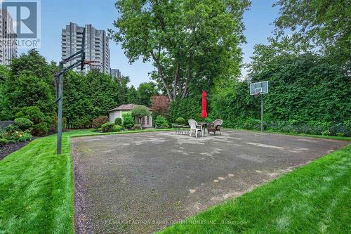 110 Upper Canada Drive, Toronto, ON - Outdoor