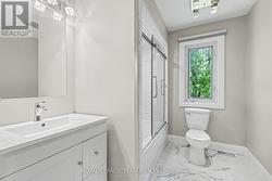 Full main bathroom - 