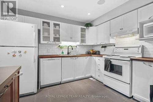 74 Milner Downs Crescent, Ottawa, ON - Indoor Photo Showing Kitchen
