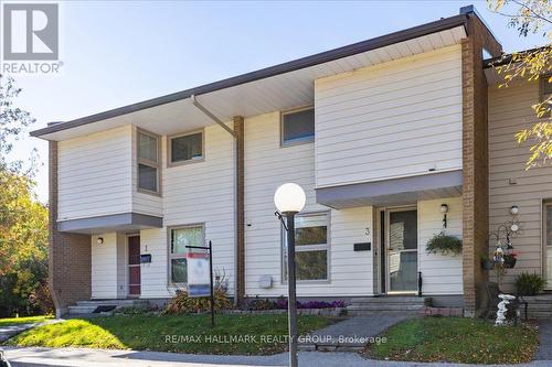 3 CARMICHAEL COURT  Ottawa, ON K2K 1K1