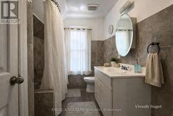 Upstairs Full Bathroom - 