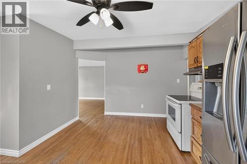 18 Coral Drive, Hamilton, ON - Indoor Photo Showing Kitchen