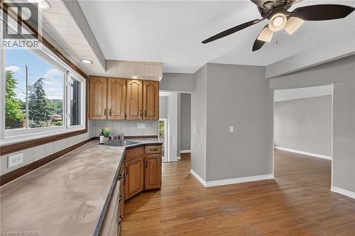 18 Coral Drive, Hamilton, ON - Indoor Photo Showing Kitchen