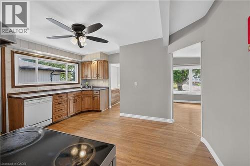 18 Coral Drive, Hamilton, ON - Indoor Photo Showing Kitchen
