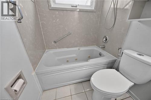 18 Coral Drive, Hamilton, ON - Indoor Photo Showing Bathroom