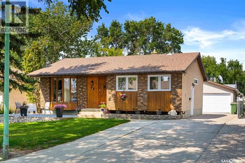 90 Walden Crescent, Regina, SK - Outdoor