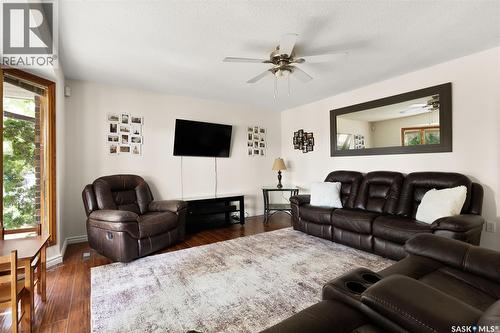 90 Walden Crescent, Regina, SK - Indoor Photo Showing Living Room