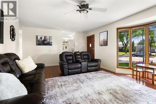 90 Walden Crescent, Regina, SK - Indoor Photo Showing Living Room