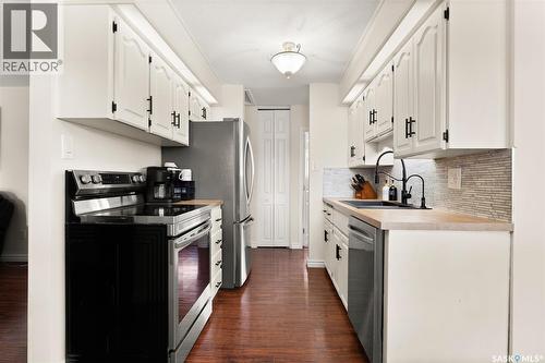 90 Walden Crescent, Regina, SK - Indoor Photo Showing Kitchen