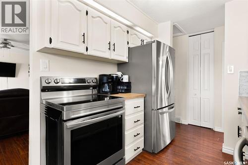 90 Walden Crescent, Regina, SK - Indoor Photo Showing Kitchen
