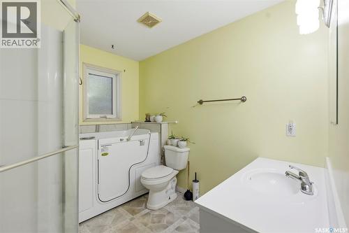 114 First Avenue W, Vanscoy, SK - Indoor Photo Showing Bathroom