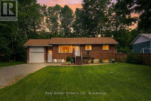 16 MUNDY AVENUE  Tiny, ON L9M 0B5