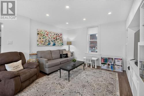 155 Lancaster Street W, Kitchener, ON - Indoor Photo Showing Living Room