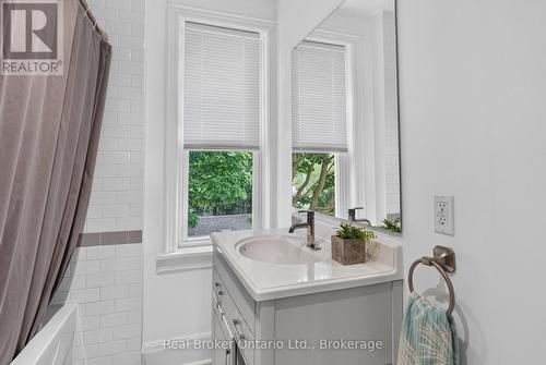 155 Lancaster Street W, Kitchener, ON - Indoor Photo Showing Bathroom