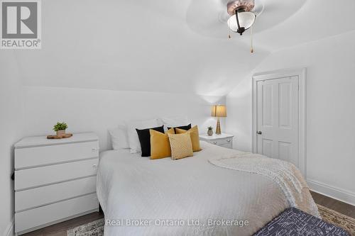 155 Lancaster Street W, Kitchener, ON - Indoor Photo Showing Bedroom