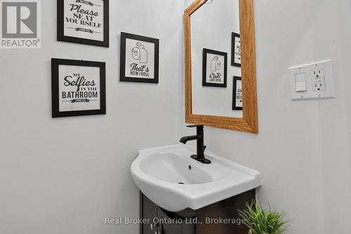 155 Lancaster Street W, Kitchener, ON - Indoor Photo Showing Bathroom