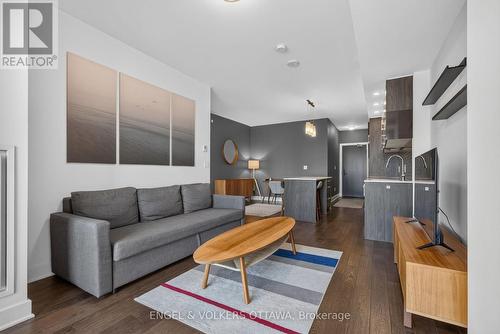 816 - 255 Bay Street, Ottawa, ON - Indoor Photo Showing Living Room