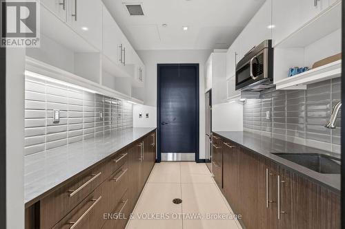 816 - 255 Bay Street, Ottawa, ON - Indoor Photo Showing Kitchen