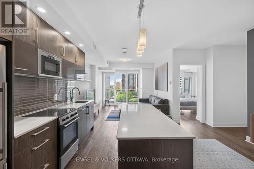 816 - 255 Bay Street, Ottawa, ON - Indoor Photo Showing Kitchen With Upgraded Kitchen
