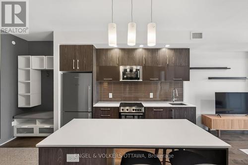 816 - 255 Bay Street, Ottawa, ON - Indoor Photo Showing Kitchen With Stainless Steel Kitchen With Upgraded Kitchen
