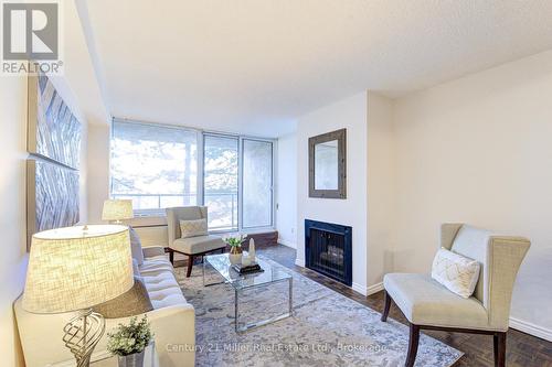 304 - 20 SPEERS ROAD  Oakville (Co Central), ON L6K 3R5