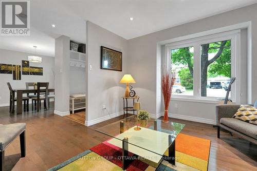 1234 Anoka Street, Ottawa, ON - Indoor Photo Showing Living Room