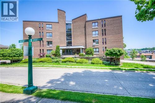 26 WENTWORTH Avenue Unit# 5S  Cambridge, ON N1S 1G6