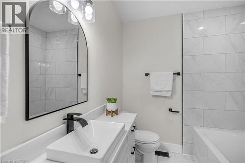 44 Tyrell Street, Simcoe, ON - Indoor Photo Showing Bathroom