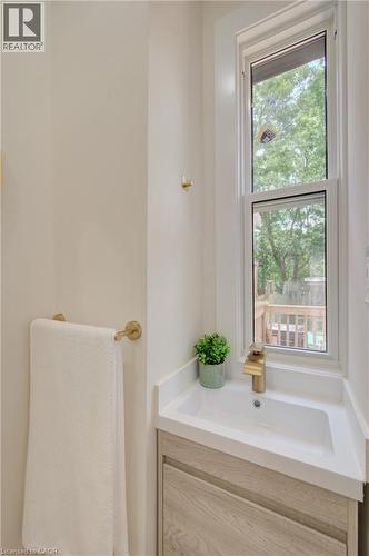 26 Richardson Street, Cambridge, ON - Indoor Photo Showing Bathroom