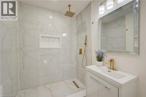 26 Richardson Street, Cambridge, ON - Indoor Photo Showing Bathroom