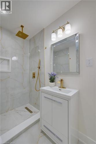 26 Richardson Street, Cambridge, ON - Indoor Photo Showing Bathroom