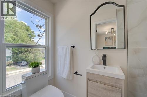 26 Richardson Street, Cambridge, ON - Indoor Photo Showing Bathroom