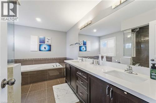 Bathroom - 212 Chartwell Circle, Hamilton, ON - Indoor Photo Showing Bathroom