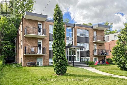 4 - 17 FRASERWOOD AVENUE , Toronto, Ontario M6B 2N3 2