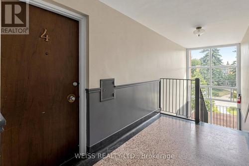 4 - 17 FRASERWOOD AVENUE , Toronto, Ontario M6B 2N3 3