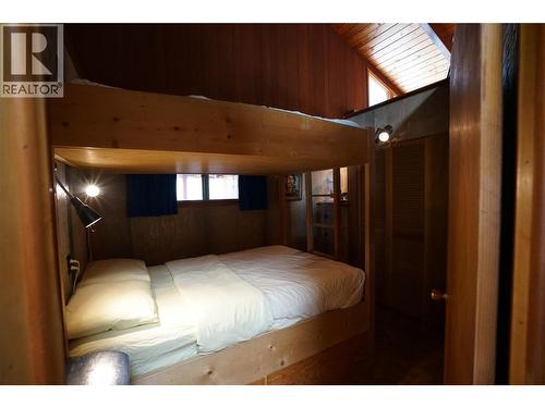 4806 Andreen Road, Windermere, BC - Indoor Photo Showing Bedroom
