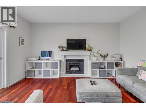 755 Wiseman Place, Naramata, BC - Indoor Photo Showing Living Room With Fireplace