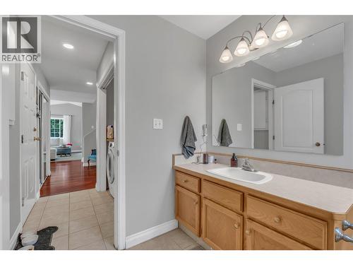 755 Wiseman Place, Naramata, BC - Indoor Photo Showing Bathroom