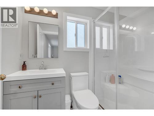 755 Wiseman Place, Naramata, BC - Indoor Photo Showing Bathroom