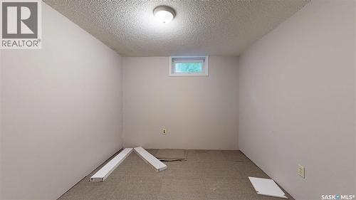 6 Higgins Bay, Regina, SK - Indoor Photo Showing Other Room