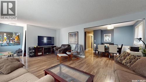 6 Higgins Bay, Regina, SK - Indoor Photo Showing Living Room